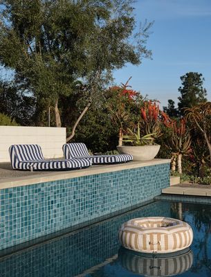 Easy Assembly Modern Outdoor Furniture For Villa Garden And Restaurant